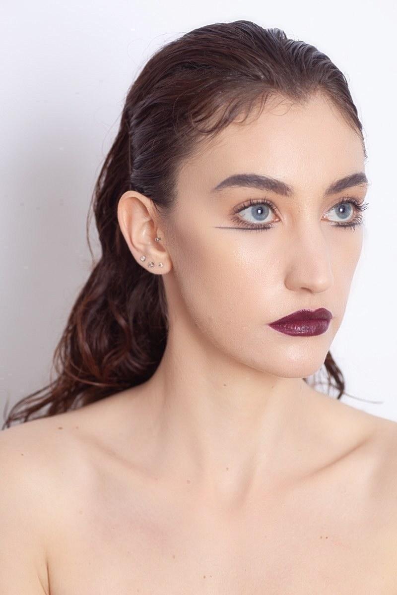 Arianna R