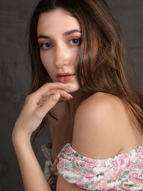 Clara R